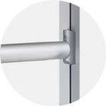 Kleiderstange im Regalsystem