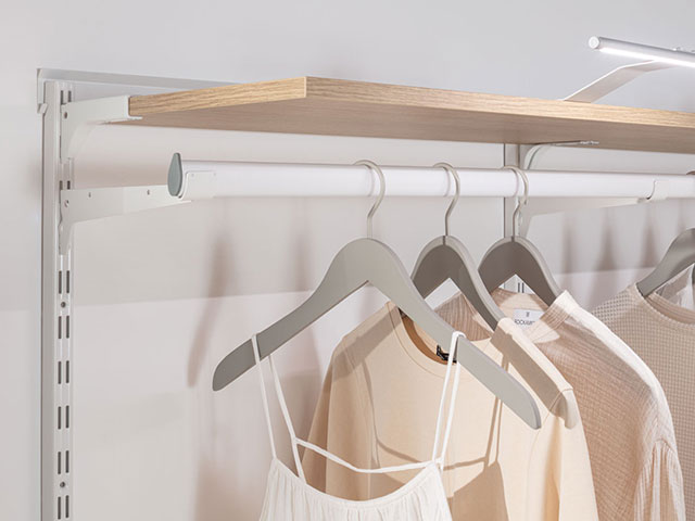 Regalsystem Kleiderstange mit Schienenmontage