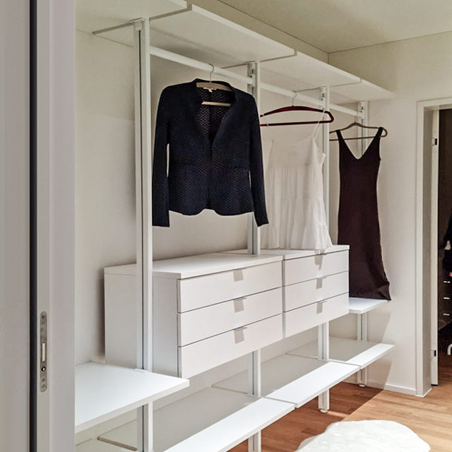 Regalsystem für Garderobe oder begehbaren Kleiderschrank