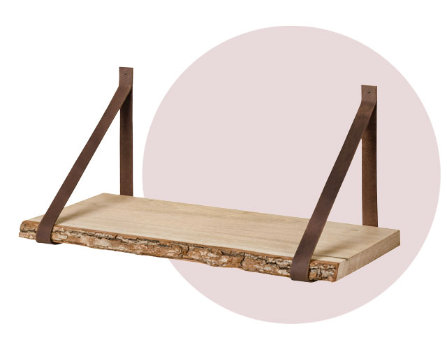 Hängeregal aus Holz mit Baumrinden-Kante und Lederträgern