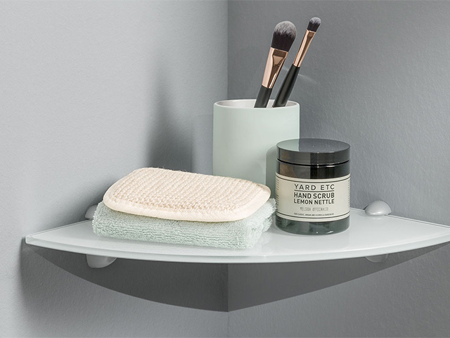 Eckregal Glas im Badezimmer