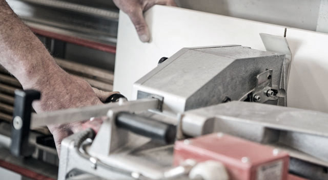 Zuschnitt in der Werkstatt