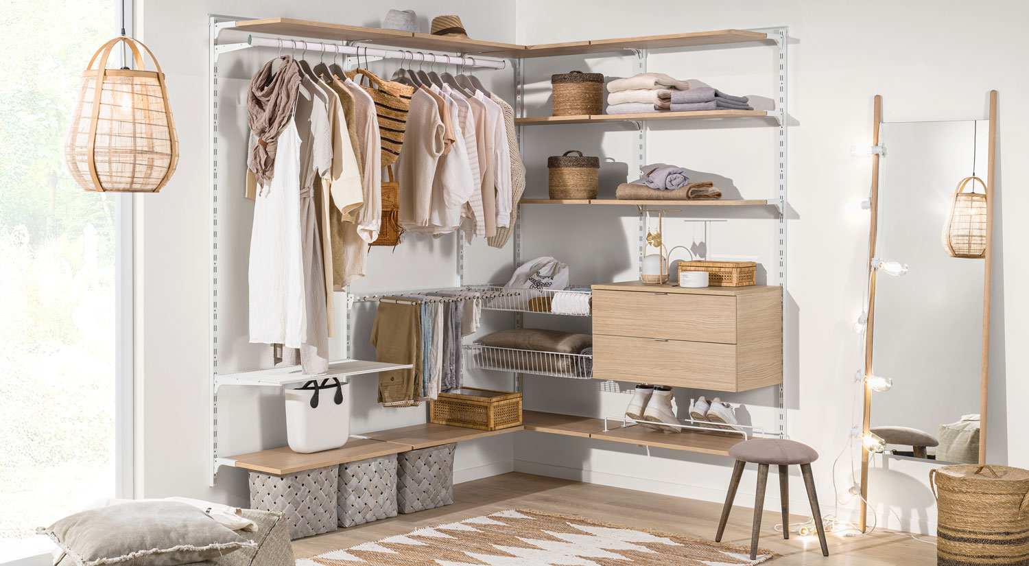 Dressing room - WALK-IN wardrobe in the corner