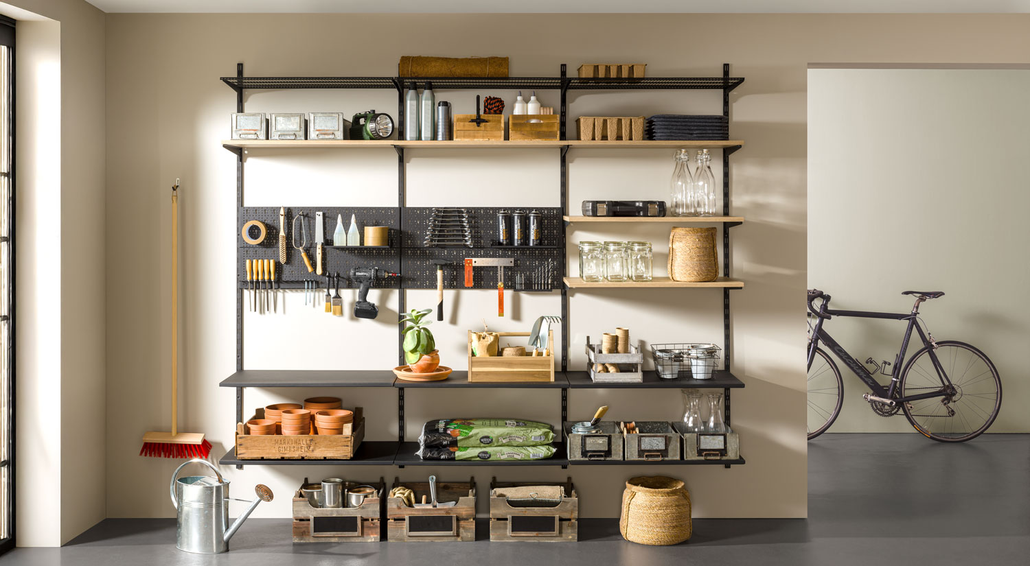 Crémaillère et console - P-SLOT rail mural avec panneau à outils intégré