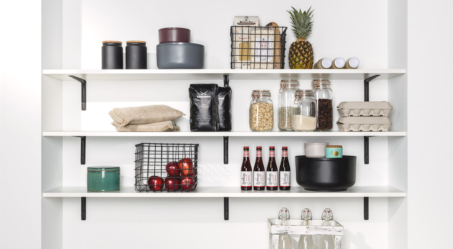 Planches sur mesure - avec équerre étagère ALTURA étagère murale dans une niche