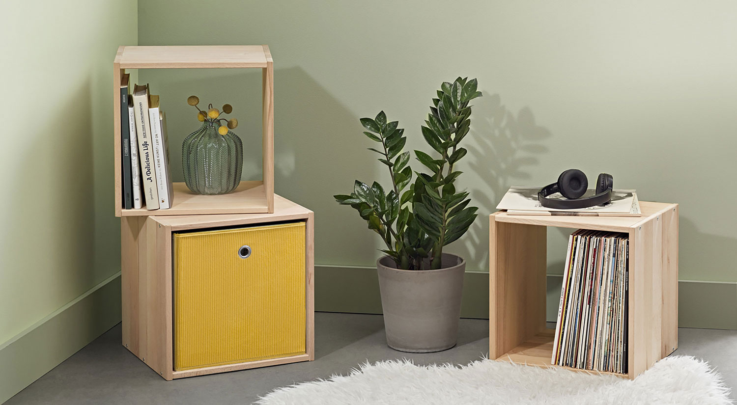 Etagère murale cube - CHEST Meuble cube en bois massif décoré dans le salon