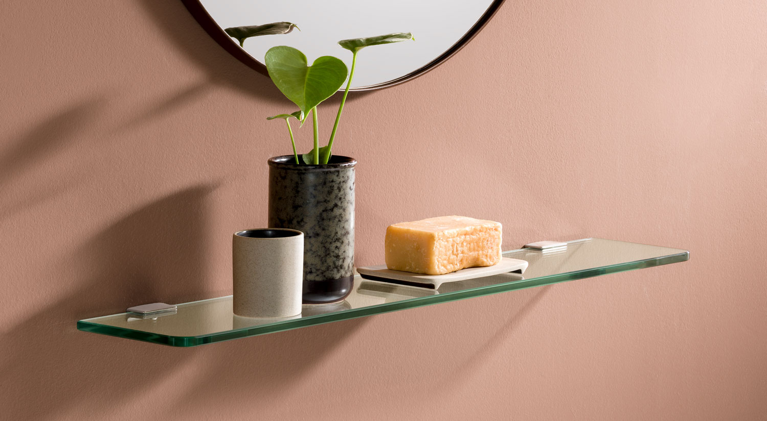 Etagère en verre - ROUND+FLAC dans la salle de bain