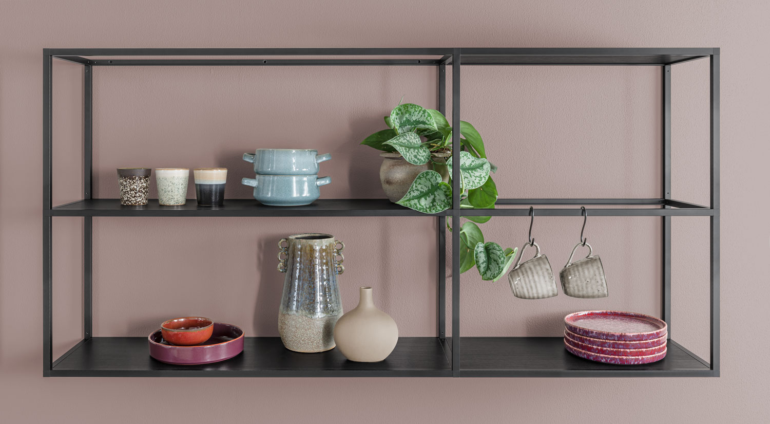 Étagère murale - LIUM étagère suspendue noire dans la cuisine