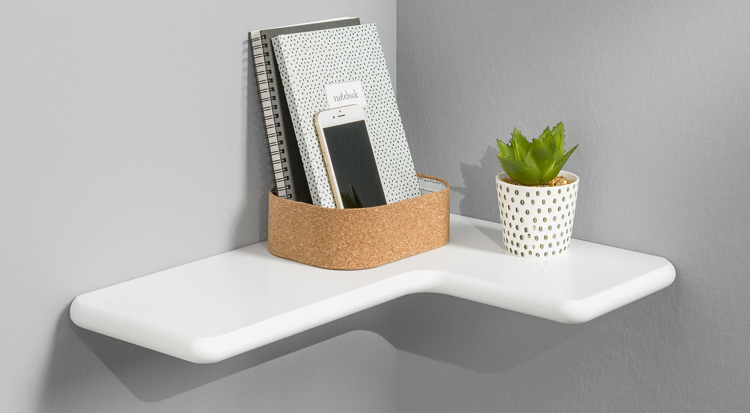 Étagère d'angle - CLEO en blanc dans le couloir Étagère d'angle - CLEO en blanc dans le couloir