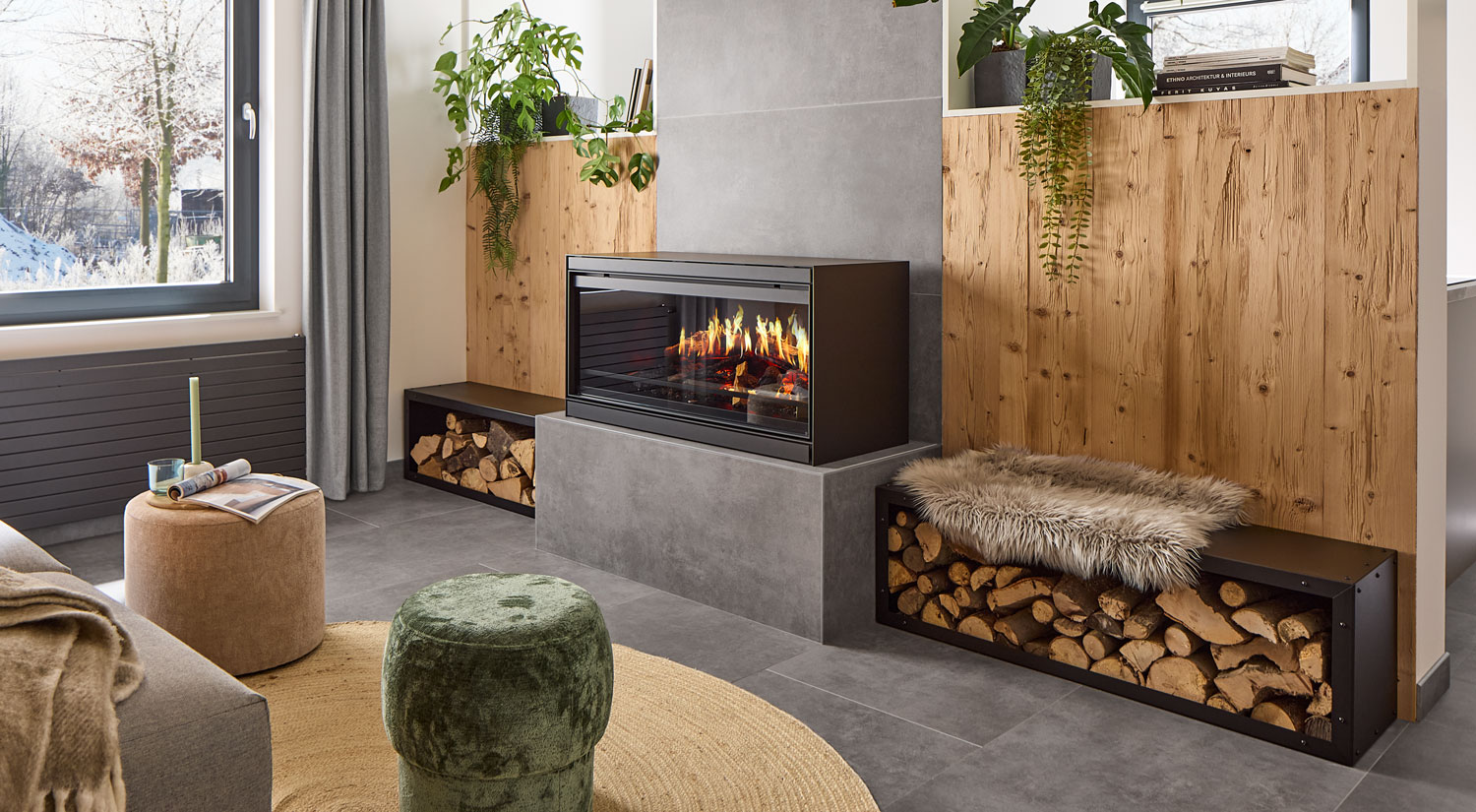 Étagère noire - FIREWOOD range bûche en métal noir dans le salon