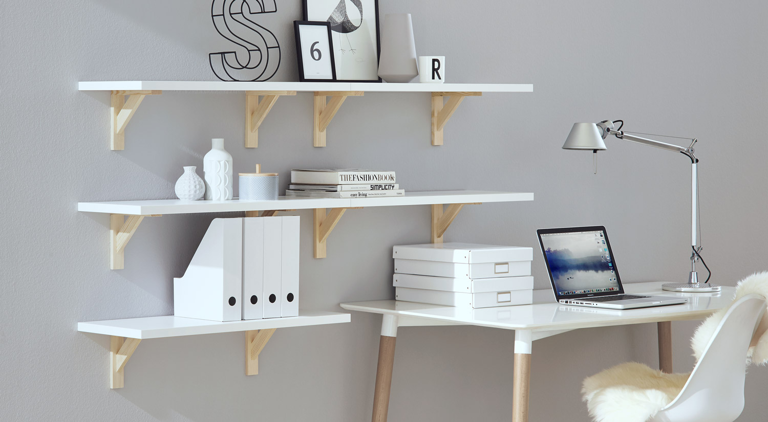 Étagère sur mesure - BOARD+COUNTRY comme étagère murale dans l'étude Étagère sur mesure - BOARD+COUNTRY comme étagère murale dans l'étude