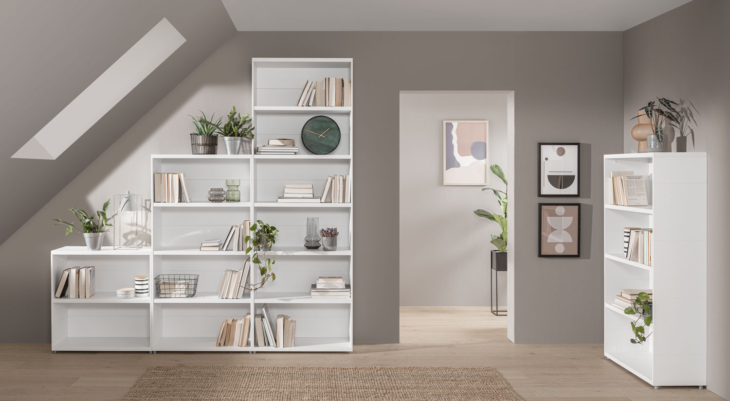 Étagère sous pente - CASE bibliothèque modulaire pour les pentes de toit dans le salon