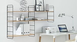 Hängeregalsystem STEP - Regal hängend eiche/schwarz im Home Office - Perspektive