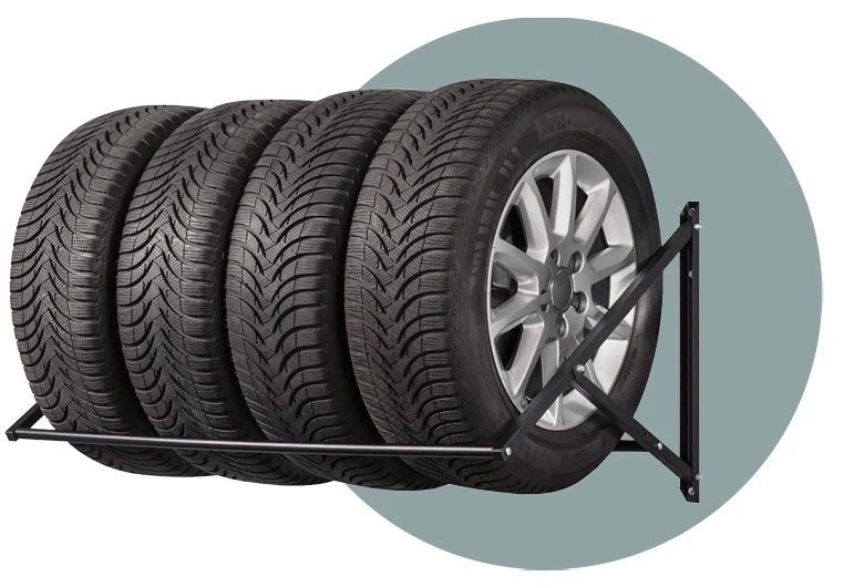 Compact wall shelf made of black metal struts for storing four car tyres