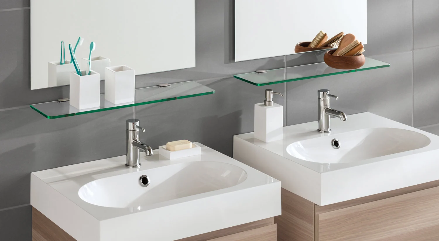Glass shelf boards - ROUND glass shelf board with FLAC glass shelf bracket in the bathroom