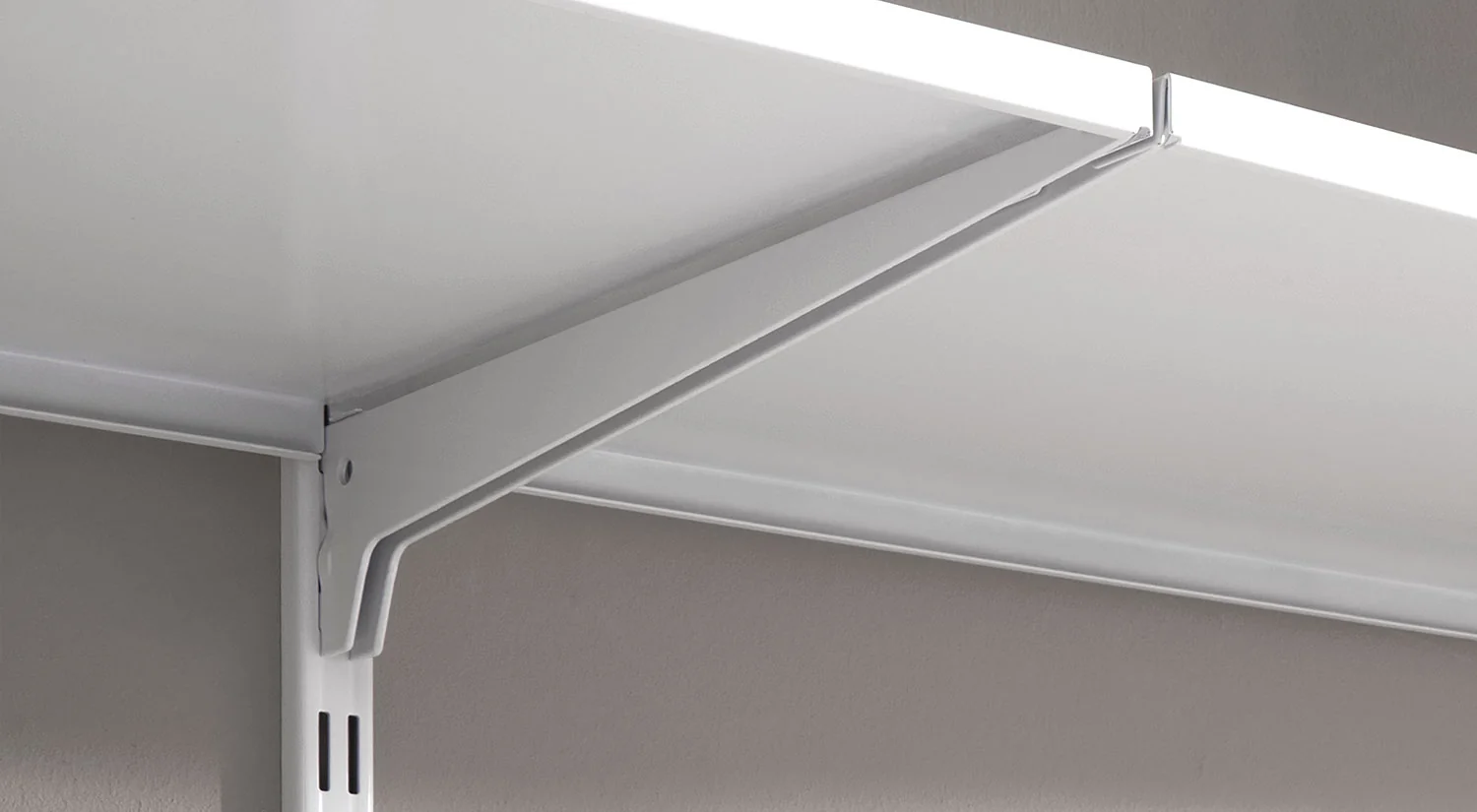Wandrail - P-SLOT wandrail met 2 rijen, planksteun met 1 rij en stalen legplank