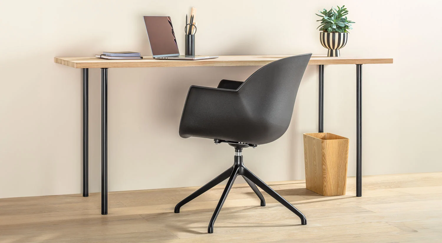 Table Legs - POP black table legs in the home office