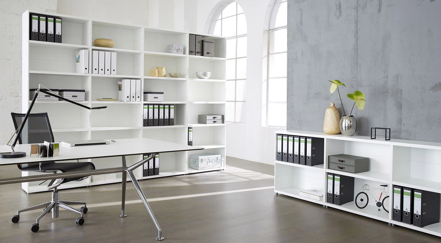 Office storage - CASE bookcase as an office shelf