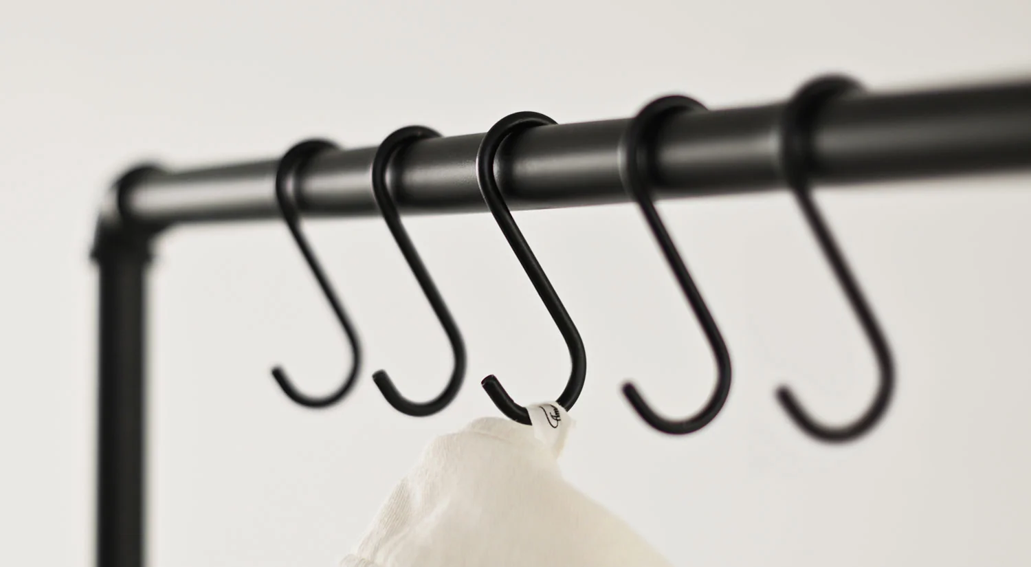 Clothes Rails - PIPE black hanging hooks detail