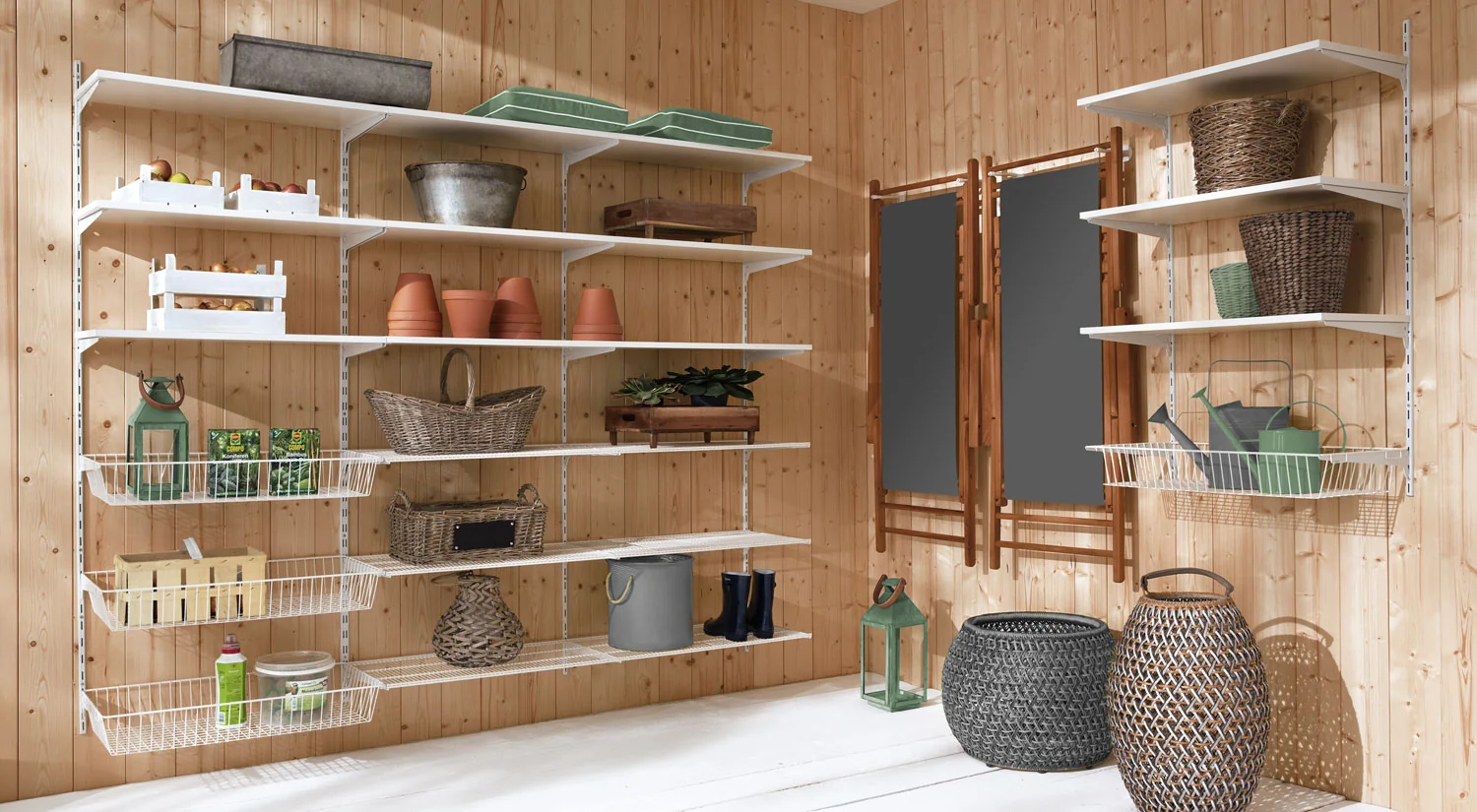 Twin slot shelving P-SLOT - robust white twin slot with wire baskets in the garage