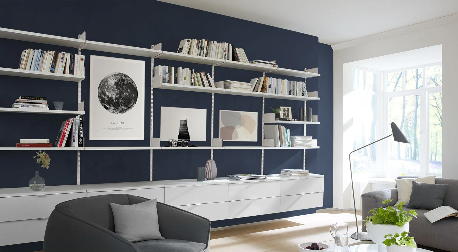 Bureau étagère modulable - ON-WALL en blanc dans le séjour