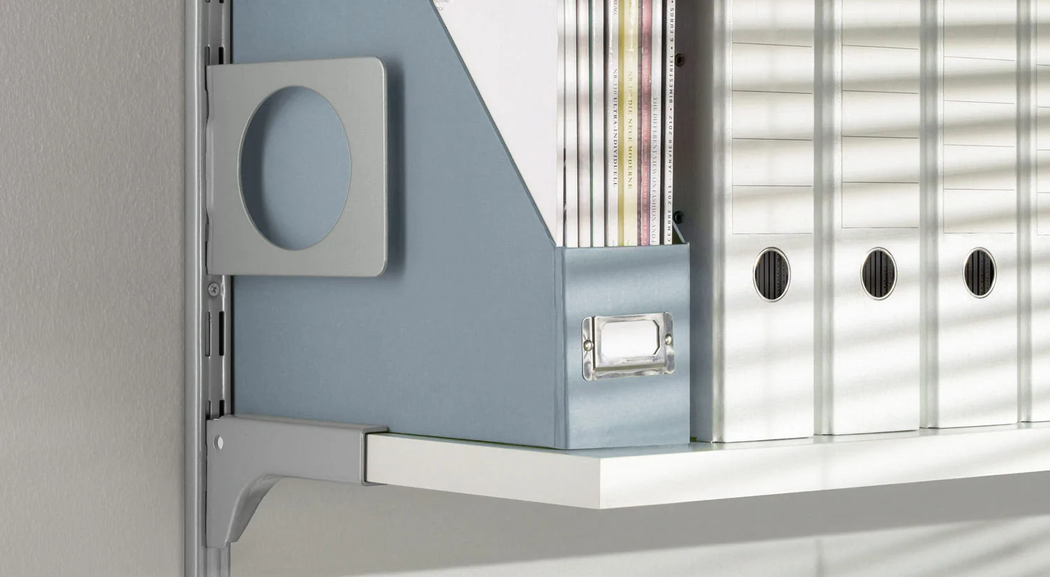 Bureau étagère modulable - ON-WALL - Étagère buerau serre-avec livres sur crémaillère