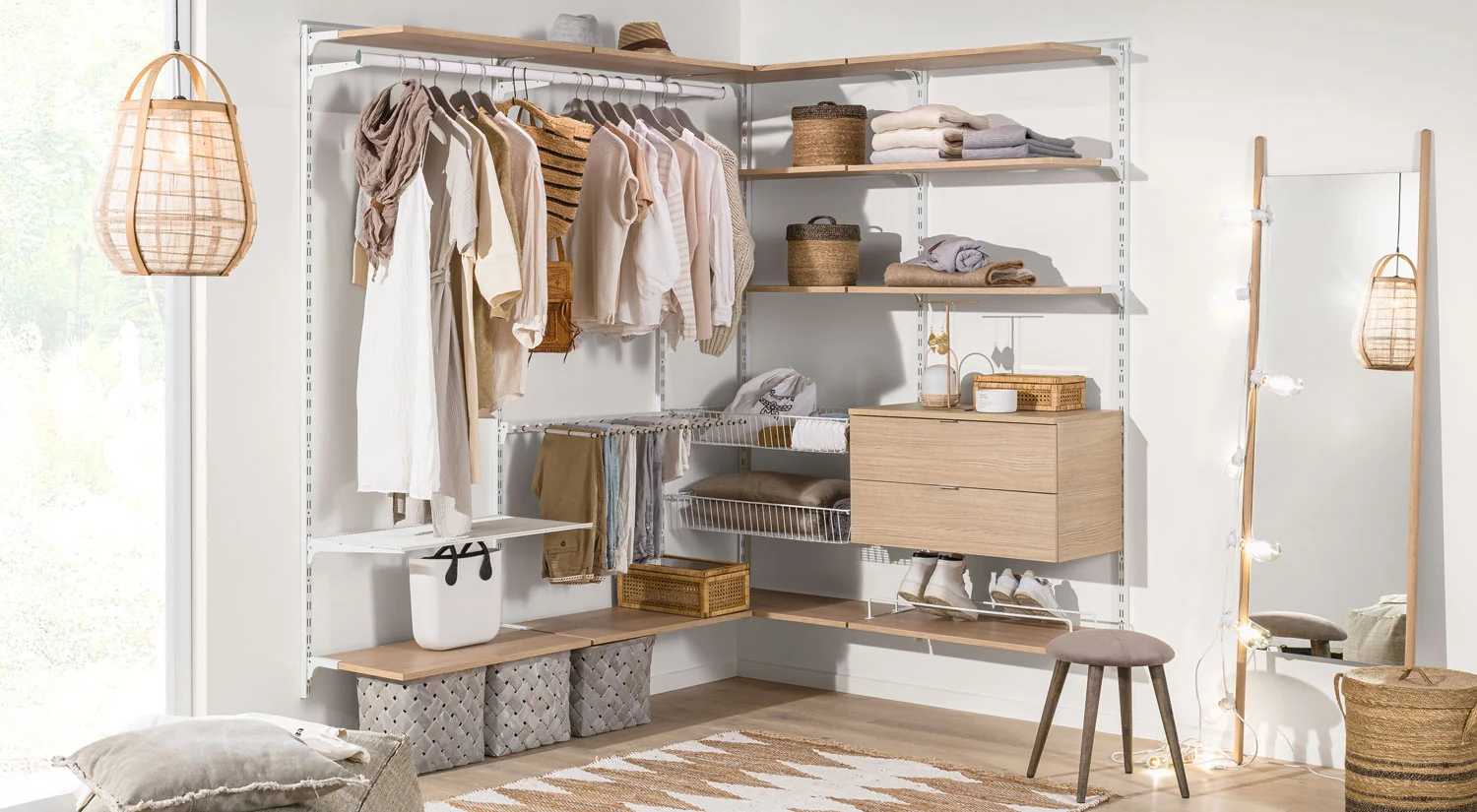 Ankleidezimmer - WALK-IN offene Ankleide in der Ecke