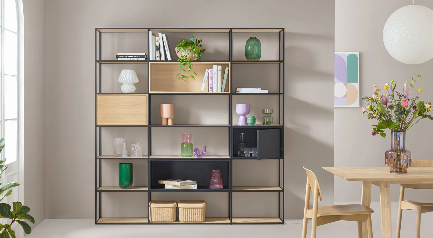 Regal mit Türen - LIUM industrial Regal mit Cubes im Wohnzimmer