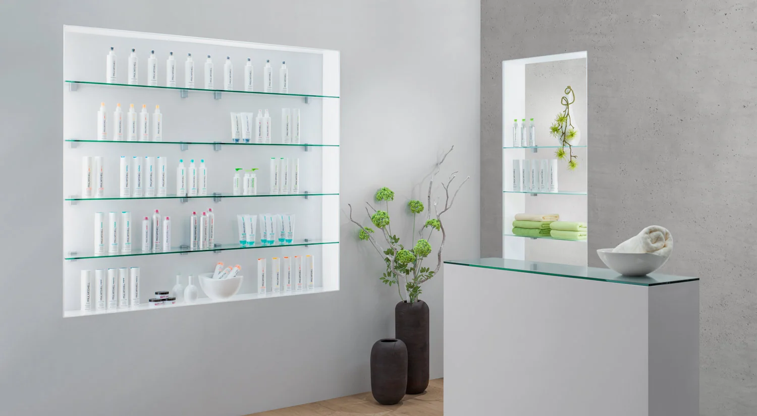 Glasregal - Glasboden SQUARE in klar und satiniert mit Regalträger BLOC im Ladenbau