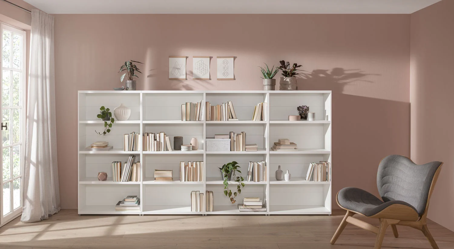 Regalwand CASE - Bücherwand weiß im Wohnzimmer